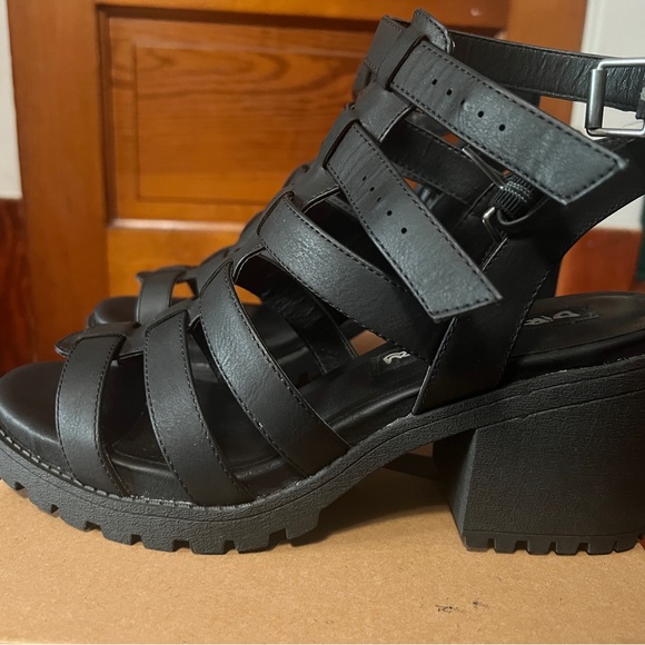 Fun Stuff Sandals - Picture 5 of 10